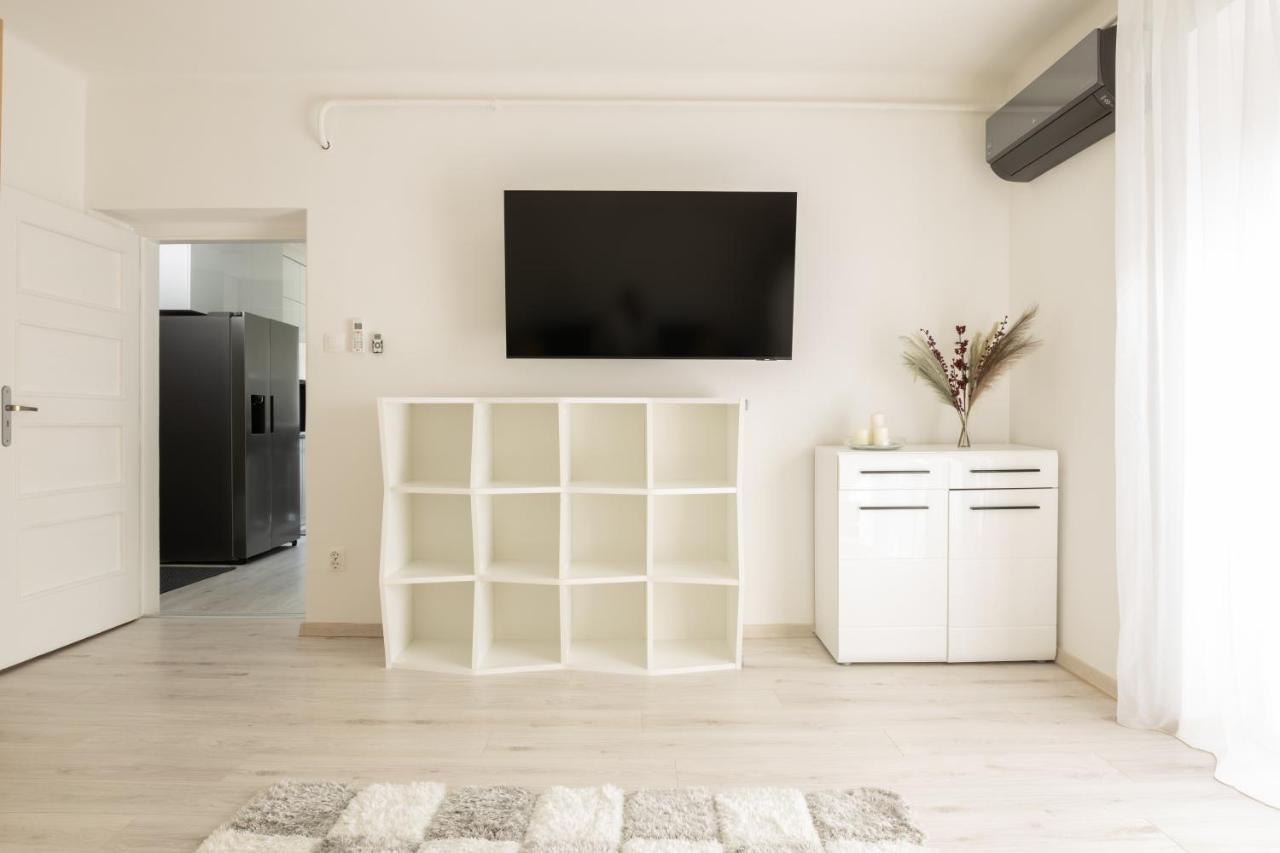 Smart Square With Free Parking Apartment Дебрецен Екстериор снимка
